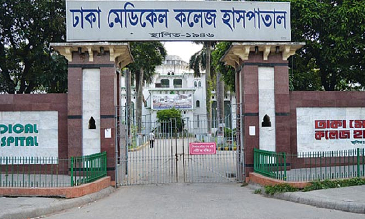 কুড়িল  ফ্লাইওভারে কাভার্ড ভ্যানের ধাক্কায় বৃদ্ধের মৃত্যু