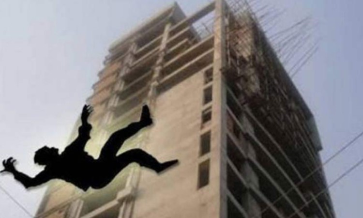 রায়ের বাজারে নির্মাণাধীন ভবন থেকে পড়ে শ্রমিকের মৃত্যু