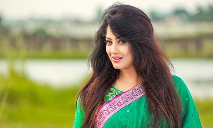 চিত্রনায়িকা মৌসুমীর জন্মদিন আজ