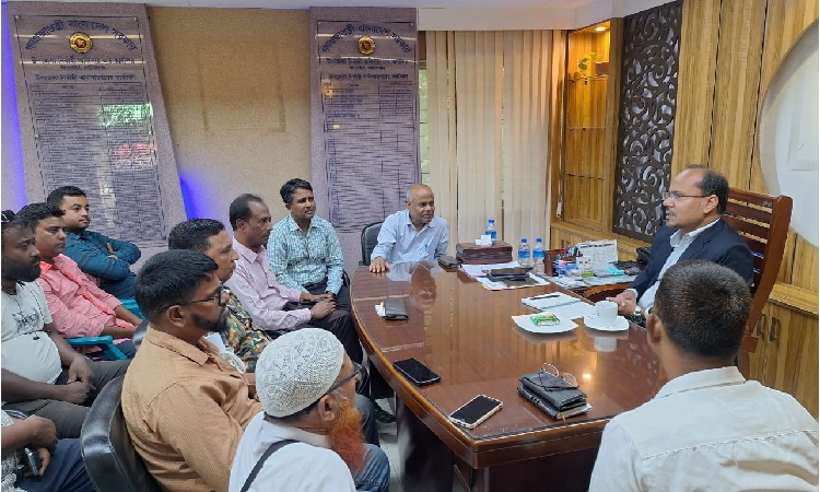 সিংগাইর প্রেসক্লাবের সাংবাদিকদের সাথে ইউএনও’র মতবিনিময়