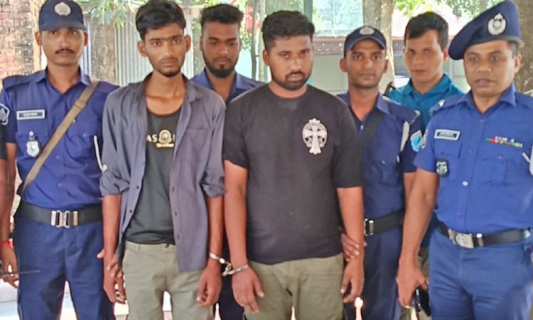 সিংগাইরে বিদেশি পিস্তল ও মাদকসহ গ্রেপ্তার ২