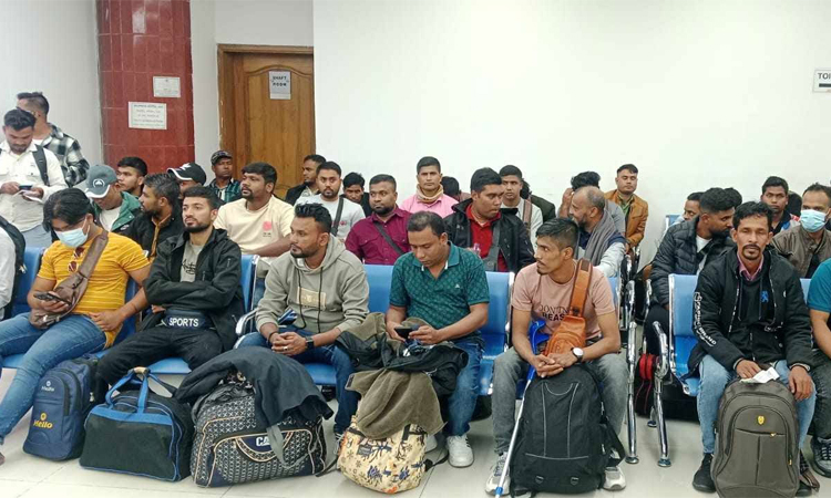 লেবানন থেকে ফিরলেন আরও ৭০ বাংলাদে‌শি