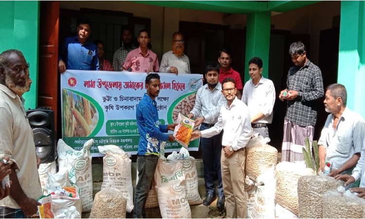 লামায় চীনা বাদাম ও ভুট্টা বীজ পেল ১৪০ কৃষক