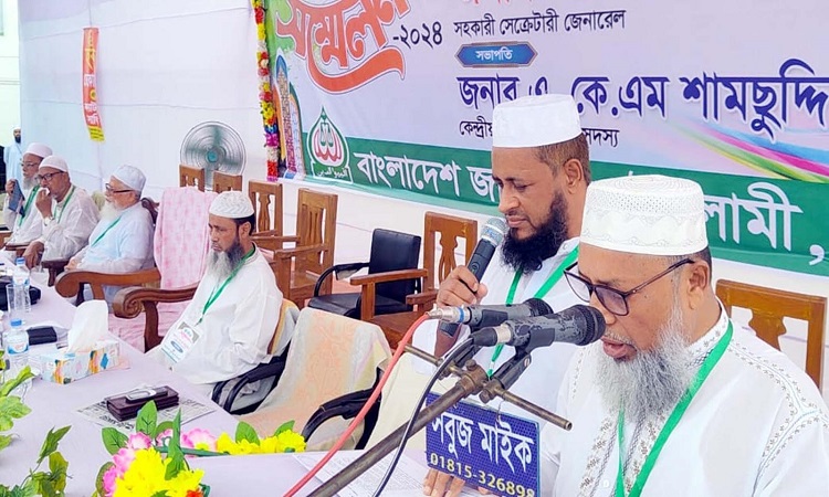 ফেনীতে জামায়াতের নতুন আমির মুফতি হান্নানের শপথ
