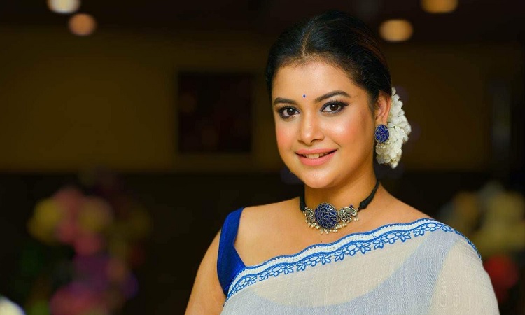 মানুষ না খেয়ে থাকলেও আপনাদের সমর্থন করবে না : শবনম ফারিয়া