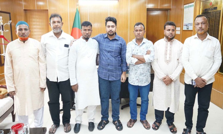 উপদেষ্টা নাহিদের সঙ্গে শহীদ আবু সাঈদের পরিবারের সাক্ষাৎ
