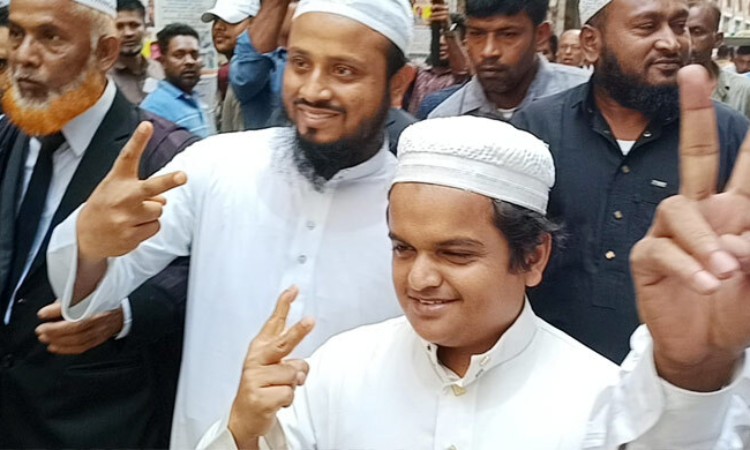 চার মামলায় খালাস পেলেন রফিকুল মাদানী