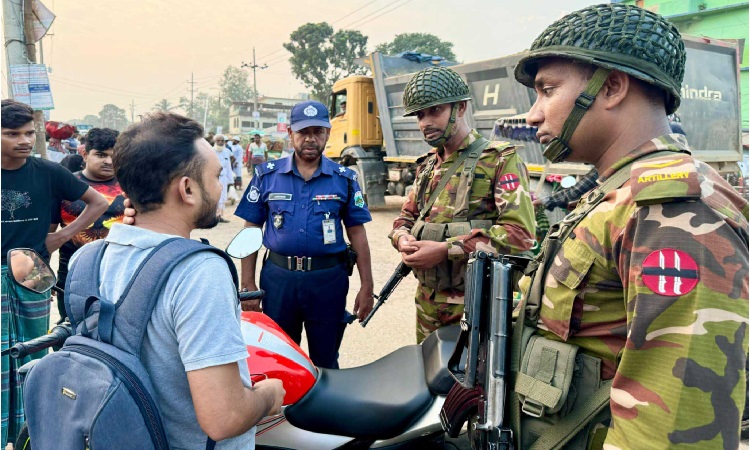 সিংড়ায় চেকপোস্ট বসিয়ে যৌথবাহিনীর তল্লাশি