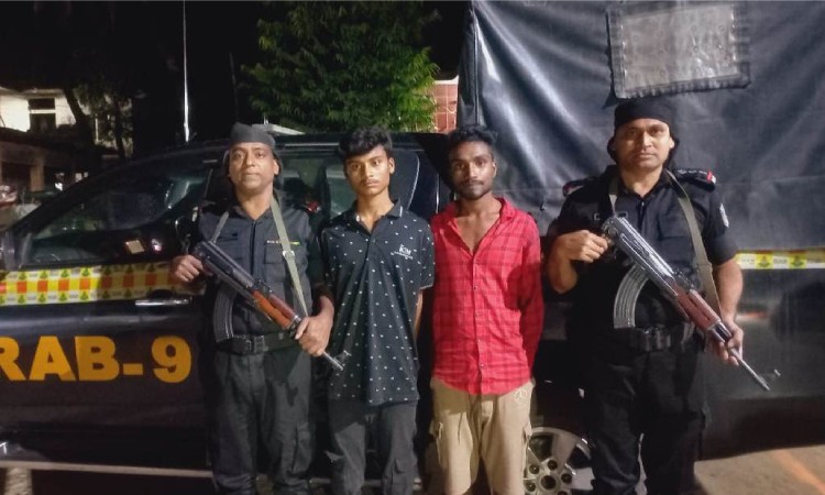 ডাকাতি মামলায় দলনেতাসহ গ্রেফতার ২