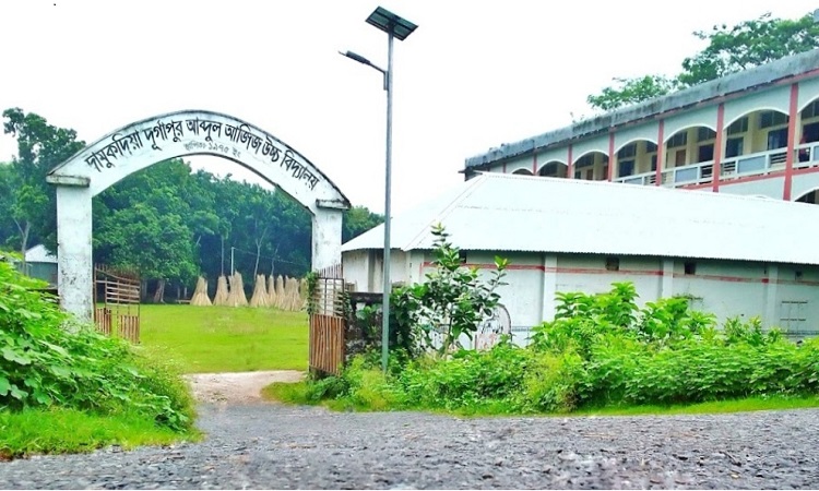 জন্মদিনের দাওয়াত খেয়ে হাসপাতা‌লে ভ‌র্তি ৭ স্কুলছাত্রী