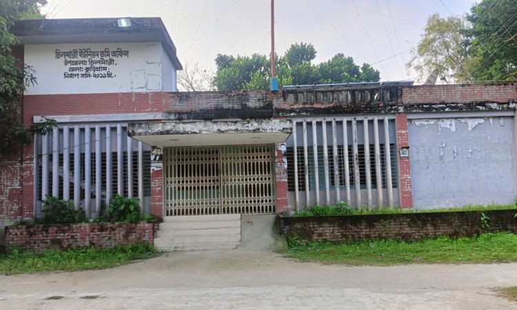উদ্বোধনের ৩ বছর পার হলেও তালাবদ্ধ চিলমারী ভূমি অফিস