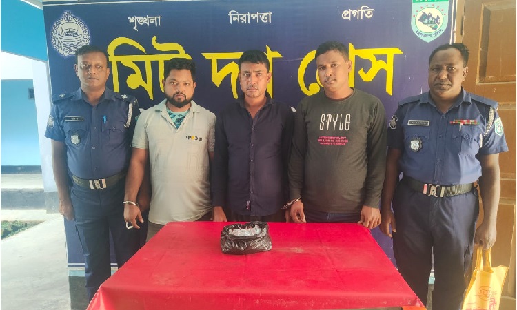 মাদকসহ বাসের চালক, সুপারভাইজার ও হেলপার আটক