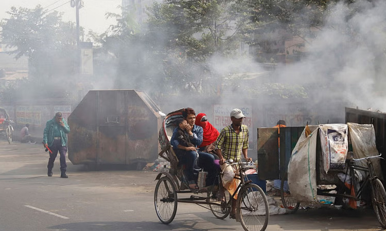 ছুটির দিনেও অস্বাস্থ্যকর ঢাকার বাতাস