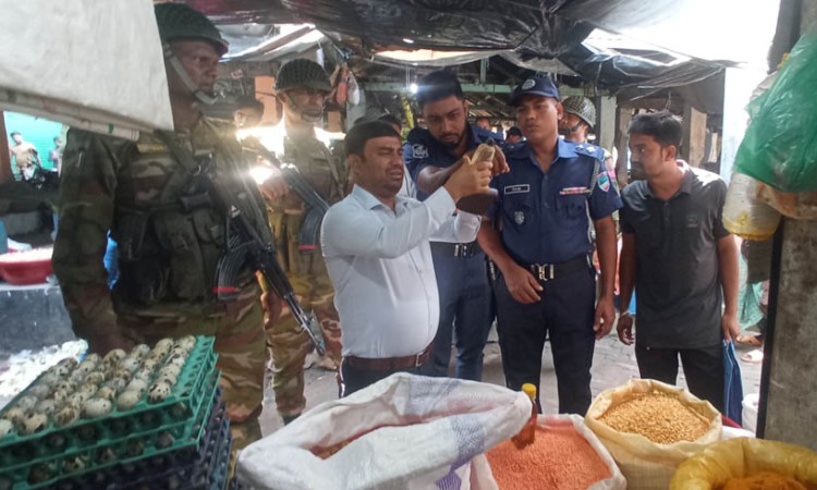 নড়াইলে টাস্কফোর্স ও ভোক্তার অভিযান, ৮ হাজার টাকা জরিমানা