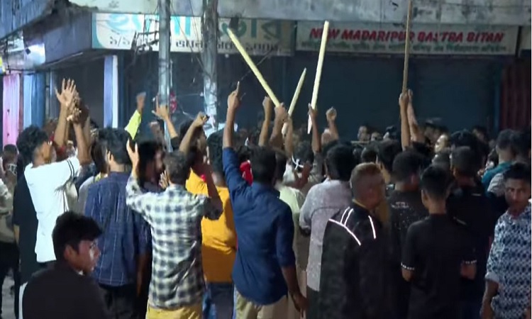 আ. লীগের কর্মসূচি ঠেকাতে রাতেই ছাত্র-জনতার জমায়েত