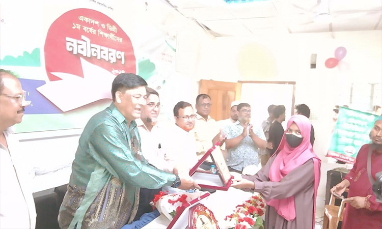 লামায় সরকারী মাতামুহুরী কলেজে নবীন বরণ