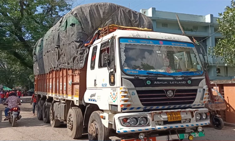 হিলি স্থলবন্দর দিয়ে ভারত থেকে চাল আমদানি শুরু
