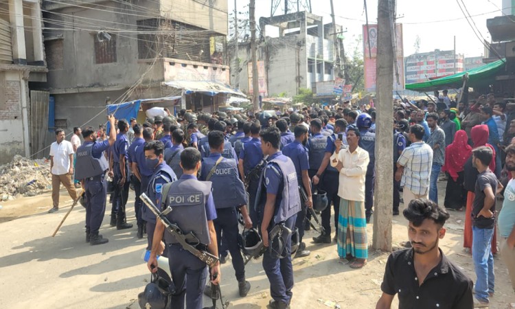 এবার নারায়ণগঞ্জে পোশাক শ্রমিকদের সড়ক অবরোধ