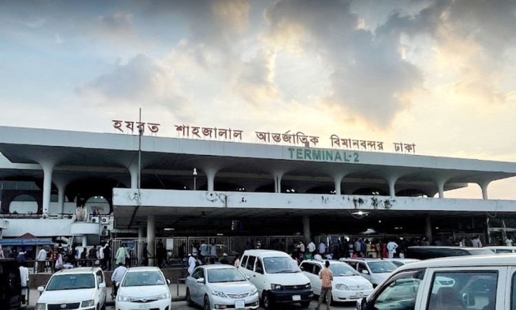 শাহজালালে সৌদি রিয়াল ও ২০ লিটার অ্যালকোহল জব্দ