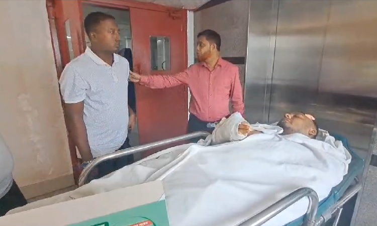 আধিপত্য বিস্তারকে কেন্দ্র করে যুবদল নেতাকে কুপিয়ে জখম