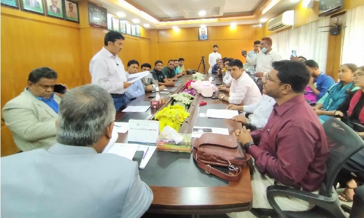 ইবি থানা স্থানান্তরের সিদ্ধান্ত বাতিলের দাবিতে স্মারকলিপি প্রদান