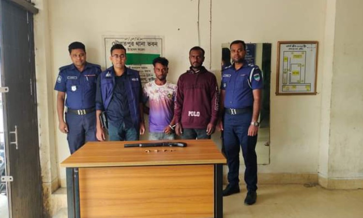 দৌলতপুর সীমান্তে অস্ত্র ও গুলিসহ দুই ভাই আটক