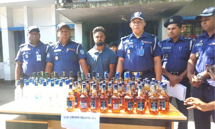 ফেনীতে ১১৫ বোতল বিদেশি মদসহ গ্রেফতার ১