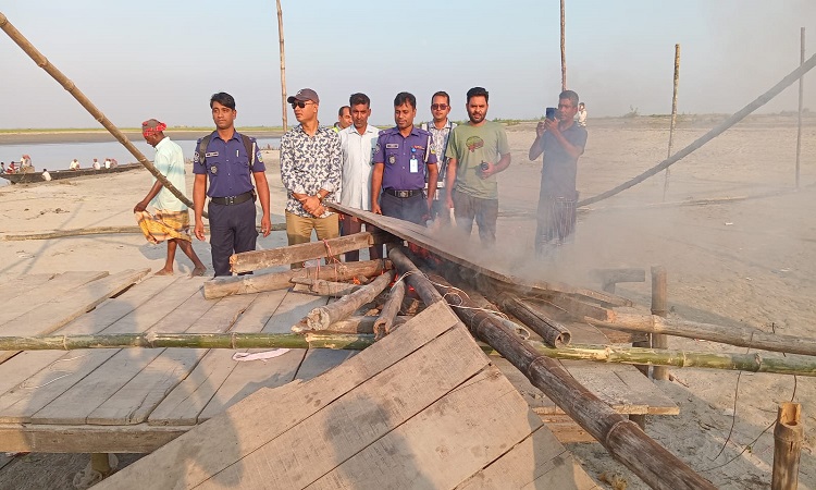 টগারচরে অশ্লীল নৃত্য ও জুয়ার আসর পুড়িয়ে দিয়েছে পুলিশ