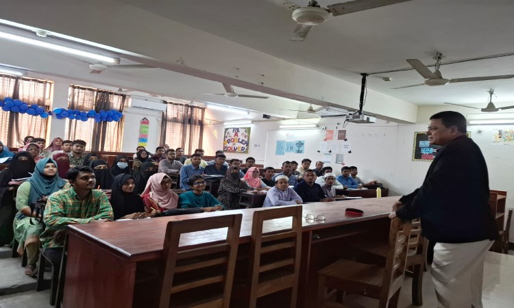 বেরোবিতে শিক্ষক সংকট, ভিসি নিচ্ছেন ক্লাস