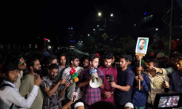 উপদেষ্টারা না আসা পর্যন্ত রাস্তা ছাড়বেন না আহতরা