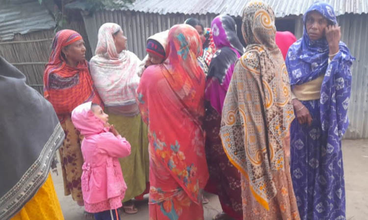 বিছানায় স্বামীর মরদেহ রেখে বাঁশঝাড়ে পালালো স্ত্রী
