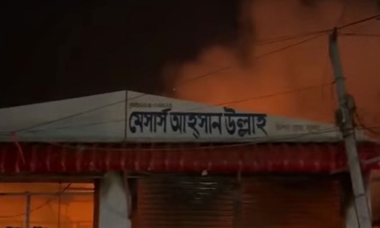 খুলনায় পাটের বস্তার গোডাউনে আগুন, নিয়ন্ত্রণে ৭ ইউনিট