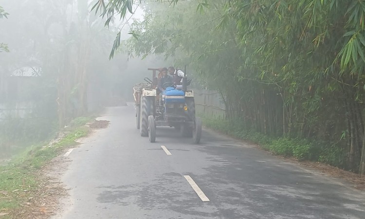 হঠাৎ কুয়াশার চাদরে ঢেকে গেছে চিলমারী