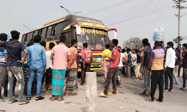 গাজীপুরে ফের শ্রমিক বিক্ষোভ, মহাসড়ক অবরোধ