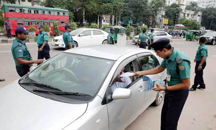 ট্রাফিক আইন লঙ্ঘনকারীদের পৌনে ৫৩ লাখ টাকা জরিমানা