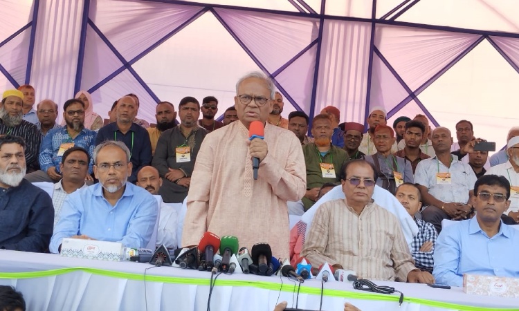 ‘ভারত শেখ হাসিনাকে ক্ষমতায় বসানোর ষড়যন্ত্র করছে’