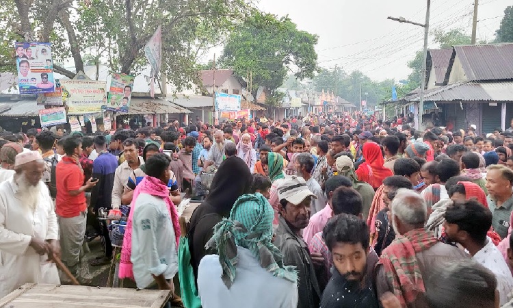 গুরুদাসপুরে নিত্যদিনের শ্রমিকের হাট