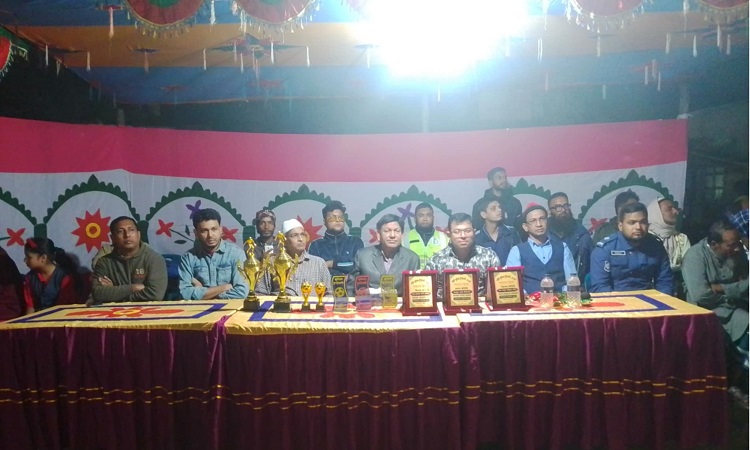 দৌলতপুরে অনুষ্ঠিত হলো নাইট ফুটবল টুর্নামেন্ট