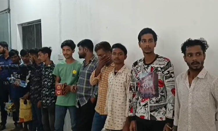 আশুলিয়ায় কিশোর গ্যাংয়ের ১৭ সদস্য গ্রেফতার