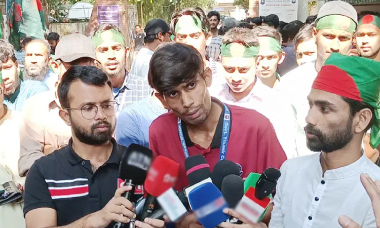 ট্রেনে পাথর নিক্ষেপের ঘটনায় তিতুমীর কলেজ শিক্ষার্থীদের দুঃখপ্রকাশ