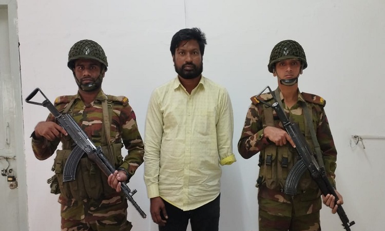সেনা অভিযানে চুয়াডাঙ্গার শীর্ষ সন্ত্রাসী নফর গ্রেপ্তার