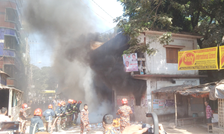 টাঙ্গাইলে রিক্সা শ্রমিক অফিসে আগুন দিল বিক্ষুব্ধ শ্রমিকরা
