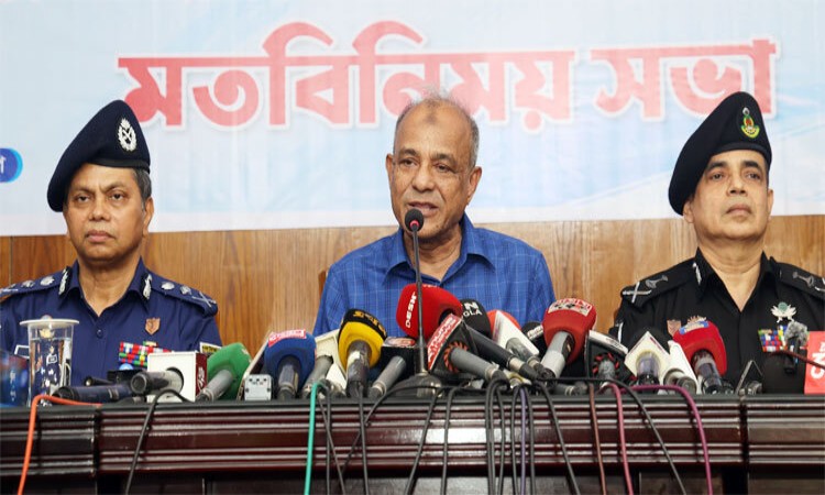 গুজব রটনাকারীরা দেশের শত্রু: স্বরাষ্ট্র উপদেষ্টা