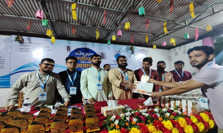 নবীনদের বরণ করে নিল কুবি ছাত্রশিবির