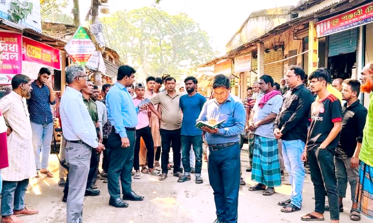 হিলিতে বাজার মনিটরিংয়ে উপজেলা নির্বাহী কর্মকর্তা