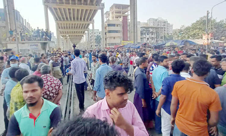 মহাখালীতে অটোরিকশাচালকদের রেলপথ অবরোধ