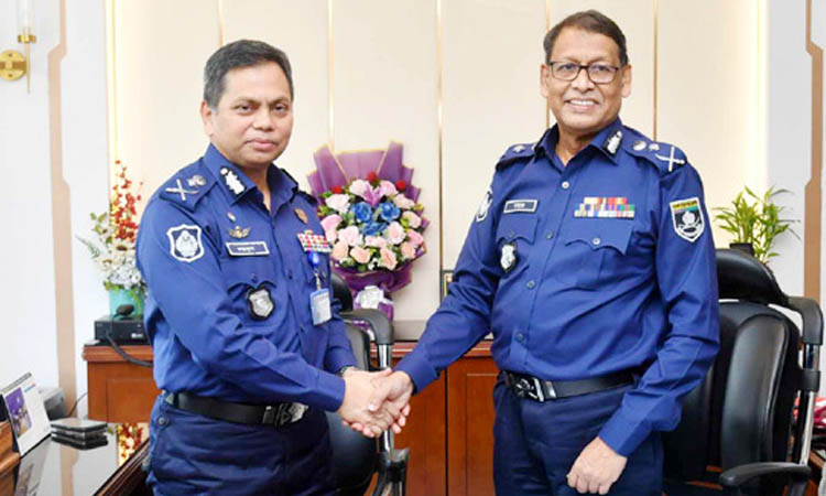 নবনিযুক্ত আইজিপির দায়িত্ব নিলেন বাহারুল আলম
