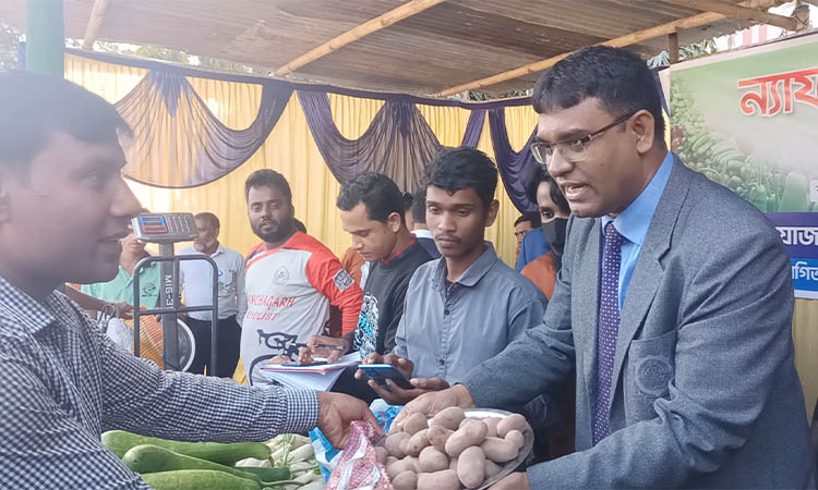 পঞ্চগড়ে সবজি বাজারের সিন্ডিকেট ভাঙতে ন্যায্য মূল্যের বাজার  শুরু