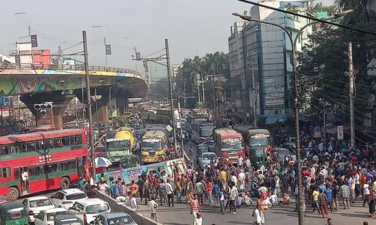 ৬ ঘণ্টা পর মহাখালীতে যান চলাচল শুরু