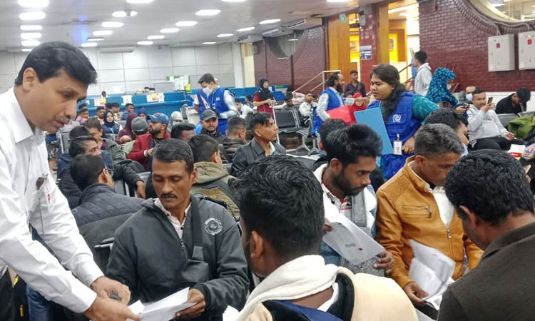 যুদ্ধবিধ্বস্ত লেবানন থেকে ফিরলেন আরও ৮২ বাংলাদেশি